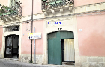 12 Duomino - entrance from the street level